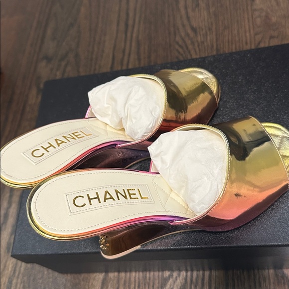 CHANEL MULES Laminated Calfskin Pink, Orange Yellow Cruise collection size 38 - Picture 4 of 7